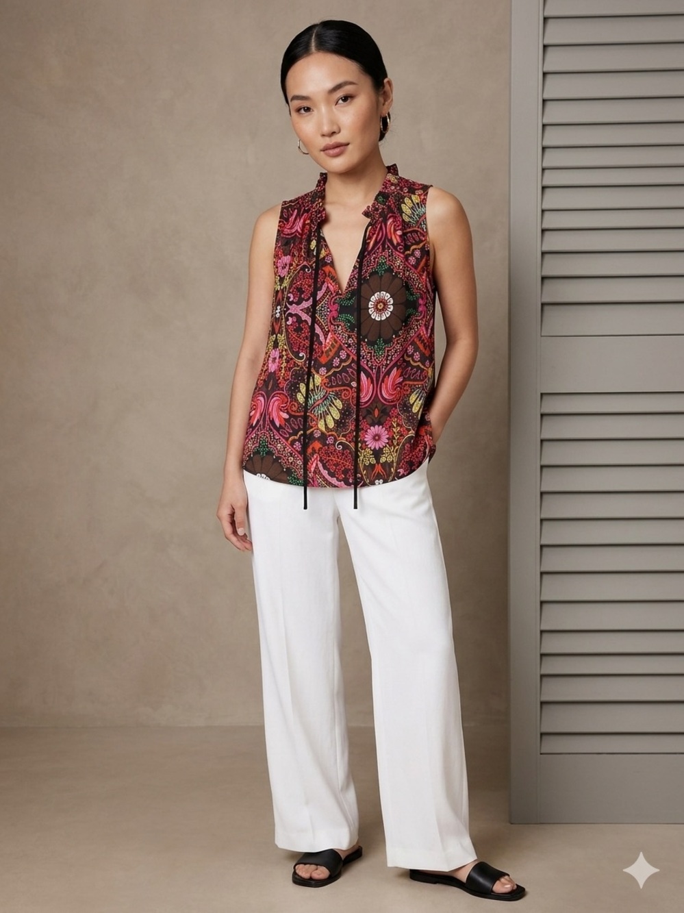 Trina Turk Sleeveless Paisley Floral Blouse Top Size M Multicolor Ruffle Neck